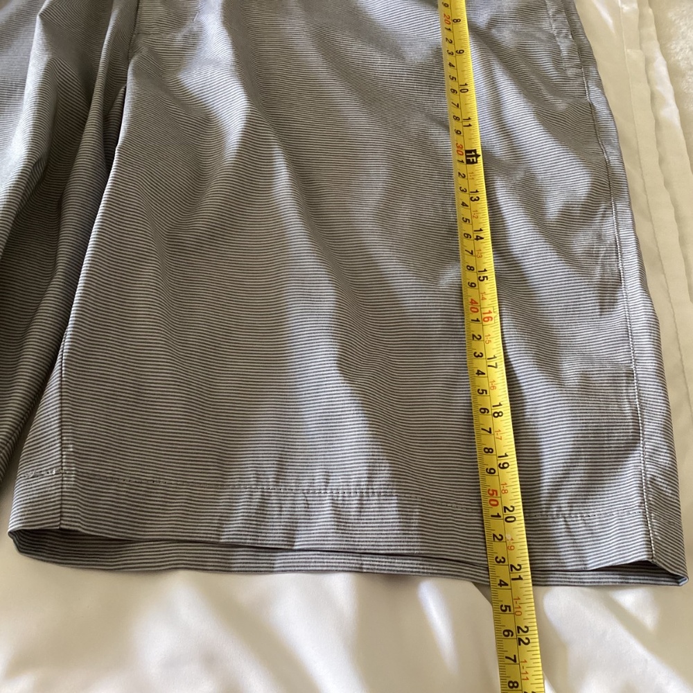 Men’s Lucky Brand Shorts Gray and White Striped Pockets Size 36” Inseam 10” EUC - Picture 6 of 11